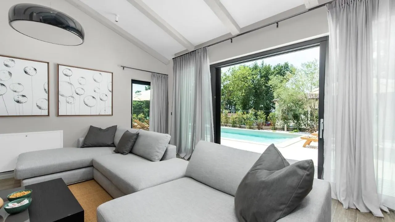 Villa Ursaria Kadumi Guest house