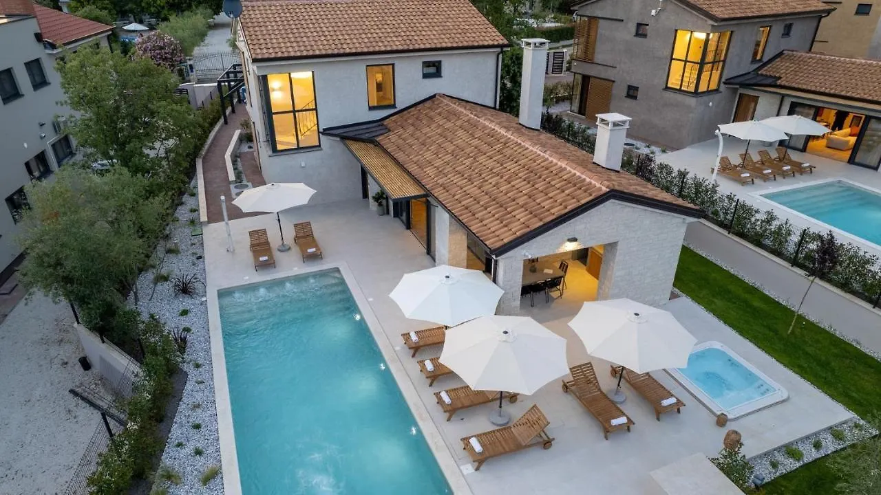 Villa Ursaria Kadumi 0*,